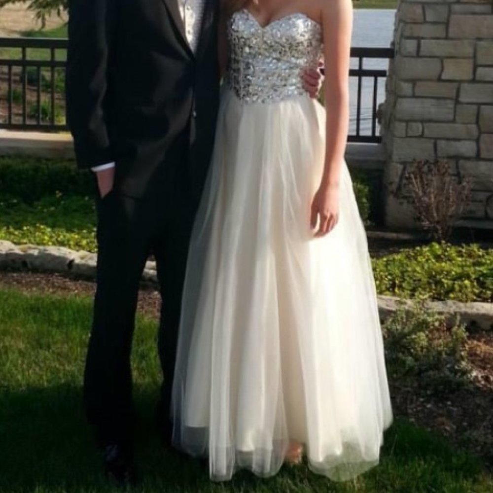 Beautiful strapless, jeweled, full length cream colored gown in a size 9/10